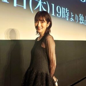 Rin Takanashi Instagram - U-NEXTオリジナルドラマ「MALICE」が本日19時より配信されます。
昨日は先行試写イベントでした。
３つの視点から描かれるヒューマンサスペンスドラマを楽しんでいただけたら嬉しいです。
あ、そうそう、髪の毛をバッサリ切りました٩( ᐛ )( ᐖ )۶
初めてこんなに短くしたので、頭が軽くて空飛べそうな気さえしております。

#malice #マリス