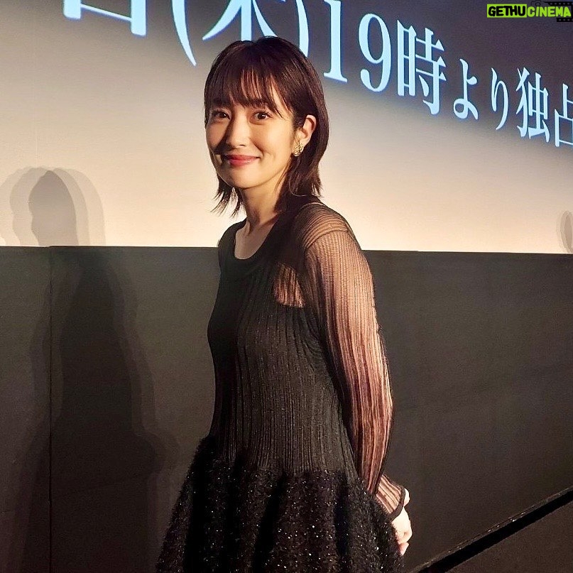 Rin Takanashi - 9.6K Likes - U-NEXTオリジナルドラマ「MALICE」が本日19時より配信されます。
昨日は先行試写イベントでした。
3つの視点から描かれるヒューマンサスペンスドラマを楽しんでいただけたら嬉しいです。
あ、そうそう、髪の毛をバッサリ切りました٩( ᐛ )( ᐖ )۶
初めてこんなに短くしたので、頭が軽くて空飛べそうな気さえしております。
#malice #マリス