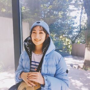 Rin Takanashi Instagram - 告知遅くなりましたが、発売中のVERY11月号に載っています☺︎
カラフルなダウンはワクワクしますね🥳