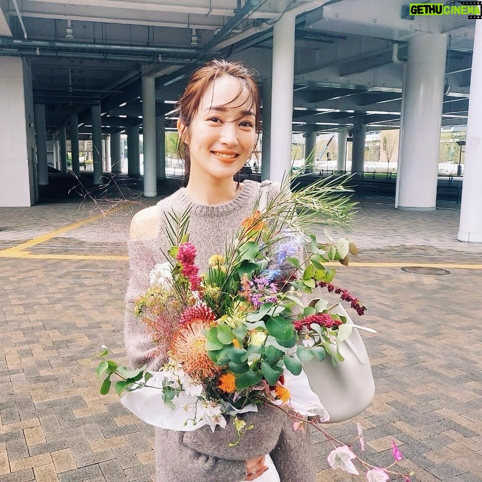 Rin Takanashi - 9.5K Likes - 発売中のVERY 1月号に載っています。
今回はメイク企画も😊