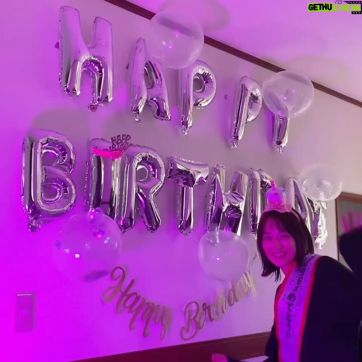 Rin Takanashi - 13.3K Likes - 毎日、オトサツの撮影に励んでいます☺︎
今日は現場で誕生日を祝っていただきました🤩
朝、現場に入ったら、スタッフさんたちがハッピーバースデーのカチューシャを着けてくれていて、温かい現場に泣きそうになりました。
ほんとにほんとに、嬉しかった。
大好きな現場で誕生日を迎えられて、嬉しいです。
朝、予定よりだいぶ早めに着いてしまったので、飾り付けしてくれているところを目撃してしまいました🤣
また一年、感謝の気持ちを忘れず、取り組んでいきます。