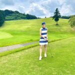 Rin Takanashi Instagram – ゴルフ行きたいけど暑い🫠
ウェアだけは涼しげに🍦