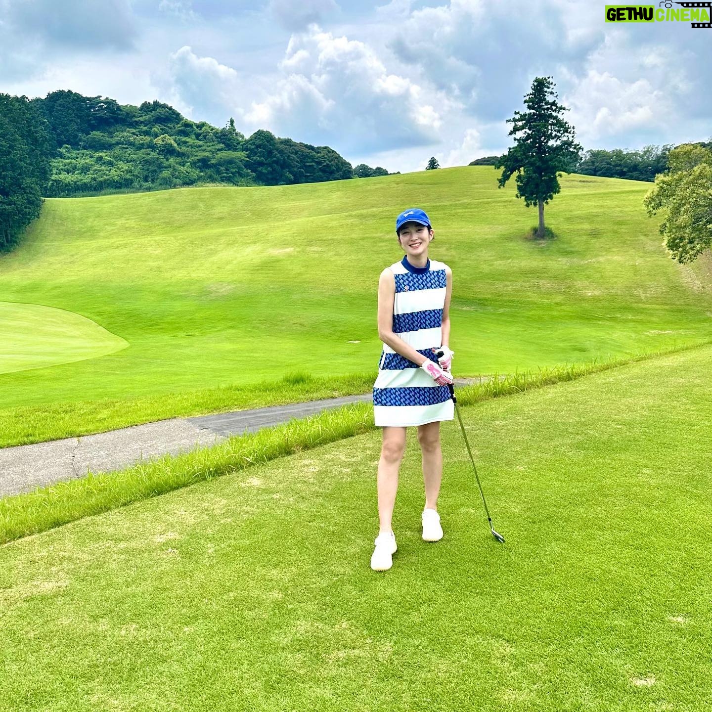 Rin Takanashi Instagram - ゴルフ行きたいけど暑い🫠 ウェアだけは涼しげに🍦