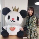 Rin Takanashi Instagram - 今夜7時から放送のテレビ朝日「今聴きたい！昭和の名曲　心にしみる恋愛ソングTOP60」 にゲストMCとして出演しています。 昭和生まれの方も平成生まれの方も、みなさん楽しめる名曲が盛り沢山です。 是非ご覧ください😎 ゴーちゃん。と写真撮ってもらいました🦝