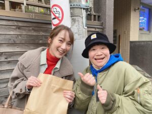 Rin Takanashi Instagram - 2月23日から放送のドラマ
「バツイチがモテるなんて聞いてません」
に主演させていただきます！

今日はロケ中、ハリセンボンの春菜さんに偶然遭遇！！
そしたら春菜さんがわざわざ差し入れを買って現場に戻ってきてくれました😭🥹
やる気100倍！ありがとう( ◠‿◠ ) 

みなさんに楽しんでいただけるように、毎日全力で取り組んでおります！
楽しみにしていてください〜( ◠‿◠ ) 
#バツイチがモテるなんて聞いてません
#バツモテ