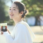 Rin Takanashi Instagram - VERYwebでスターバックスさんの記事が公開されています。 コーヒーにオリーブオイルを使っている「オリアート」を初めて飲みました︎ 地中海では健康的な食事法としてスプーン一杯のオリーブオイルを取るようにしていて、そんな習慣にインスパイアされて誕生したドリンクだそうです。 私のお気に入りはアイス。 コーヒーにとっても合っていて、サラッとヘルシーでクセになる味わいでごくごく飲めちゃいました！ コーヒー×オリーブオイルのヘルシーで新感覚な味わいを、皆さんもぜひ試してみてください( ◠‿◠ ) #PR #スターバックス #starbucks #oleato #VERY #雑誌VERY @starbucks_j @veryweb.jp