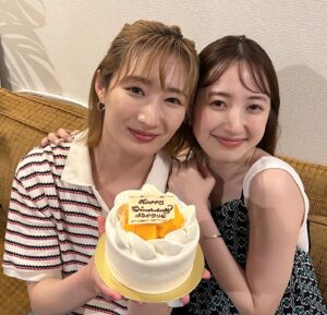 Rina Takeda Instagram - 💐
出会った頃はまだ高校生だった團ちゃん。
お互い10代で、今は30代。結婚おめでとう！
写真を見返していたら感慨深いな~と😢✨
これからも笑顔あふれる人生でありますように。

P.S.
先日の投稿に心温まるコメント有難うございました🍀
まだまだ寒い日が続くので、皆さんもどうかご自愛ください。

My friend got married.
I wish her and everyone happiness🌷