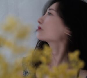 Rina Takeda Instagram - 💝
本日、33歳になりました。
今年もたくさんの「おめでとう」をありがとうございます。そして有難いことに、現場でスタッフの皆さんにお祝いしていただきました🥹🎂🎉

今日から新しい作品に入ったのですが、昨夜はそわそわして眠れずジムに行って無心にトレーニングしてシャワーを浴びていたら誕生日を迎えていたみたいです。お布団に入って携帯を見たら家族や友人たちから連絡が来ていて気付きました。誕生日を忘れる誕生日は初めてかもしれません。これはこれで幸せです。年齢を重ねる度に大切なものがより深くなり、やりたいことや夢中になれることで溢れているのは日々皆さんに支えられているからだなと実感しております。今までの道も、新たな道も、感謝を忘れず歩んで参ります🫡✨
まだまだ書きたいことはあるけれど、また眠れなくなってしまうので今日はこのへんで。
新たな一年も面白い作品を皆様にお届けできるように頑張ります。どうか楽しみに待っていてください！

Today I turned 33🙏🎂 I've leveled up! 
And I'm shooting a Latest movie today. I'm grateful for everything!
Hope you guys and I are healthy tomorrow too. 🍀