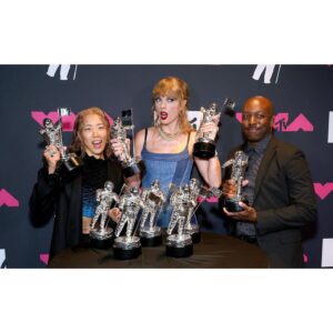 Rina Yang Instagram - ok sooo 2yrs in a row✨
‘Anti-Hero’ winning Video of the Year, Taylor for Best Director, me for Best Cinematography   many more 👩🏻‍🚀🥇@vmas
so great to be recognised as a dir dp combo😇
thank you taylor’s fans, her team, and our amazing crew who made the video with us💗
i was told im the first woman to win the best cinematography at the VMAs🫡😳
hopefully it’s only the first of many..!

(・∀・)(((o(*ﾟ▽ﾟ*)o)))♡(๑˃̵ᴗ˂̵)

—————
Stylist @ltrigg ❤️‍🔥
Custom pieces @chet__lo 💙
  Designers 
@dosisg6c @simonavanth @a.little.merman @886.official 
Hair @taichisaitohair
MUA @yumikaizuka 
Nails @yuikaaanails
Colour @jamesoxleyhair @hacohairsalon
🏋️ @georgeashwell @beforethelightsuk