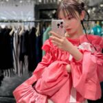 Rinka Kumada Instagram - 大大大好きなPATOU🥹🫶🏻 PATOU “the atelier” へ行ってきました！ ボリュームブラウスに合わせるリボンを好きなカラーにできたり、イニシャル刺繍を入れられるサービスを体験してきたよ🕊️ とても悩んだけど、、春夏らしく華やかなピンクと白リボンに🩷 5月7日(火)まで開催中なので、GWお出掛けの予定がある方はぜひ🌼 #patou #patouatelier #パトゥ #パトゥアトリエ