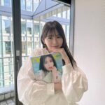Rinka Kumada Instagram - 表紙っぽいポーズになってた😳笑 届いたよ買ったよ報告ありがとうございます☺️嬉しい♡