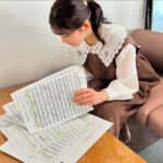 Rinka Kumada Instagram - 「さよならマエストロ」最終回、 ありがとうございました🎼 マエストロが菜々にかけてくれた言葉一つ一つが温かくて背中を押してくれて、 菜々として過ごした撮影の日々は、私にとってかげがえのない時間になりました😊🥁 2枚目のマレットは、ティンパニ監修をしてくださっていた久保先生が貸してくださっていたものです。 ティンパニ練習の日も、撮影の日も、他の仕事の時も、肌身離さずもっていた私のお守りのようなマレットです！！ このマレットのおかげで、より菜々の気持ちに寄り添えた気がしています。✨ さよならマエストロ！！！また逢う日まで🎶 #TBS #日曜劇場 #さよならマエストロ