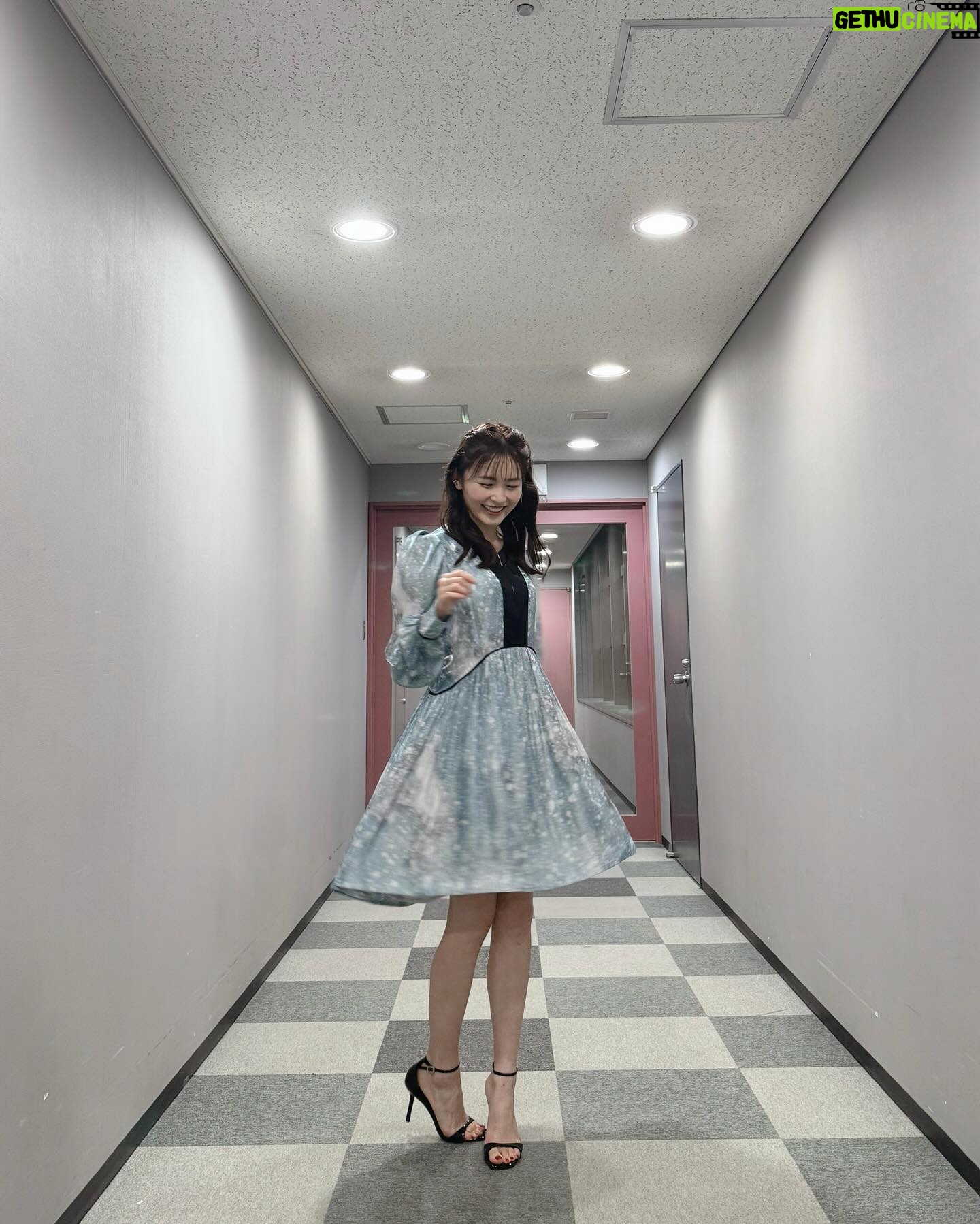 Rinka Kumada Instagram - 1月1日(月)17:00〜放送の、 『バナナサンド』🍌🥪元日4時間SPに出演します〜〜! 新春ドラマ対抗ハモリ我慢ゲームです🎤🎶 日曜劇場チームとして、ハモリ我慢挑戦しました!! テレビで歌うのは初めてだったので、かなりかなりかなり緊張してます、、、 温かい目でみていただけると嬉しいです😣🙏 ぜひお正月にご覧ください🌼 #TBS #バナナサンド #ハモリ我慢 #日曜劇場 #さよならマエストロ #りんか丈