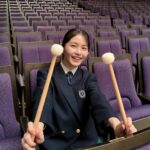 Rinka Kumada Instagram - 「さよならマエストロ」最終回、 ありがとうございました🎼 マエストロが菜々にかけてくれた言葉一つ一つが温かくて背中を押してくれて、 菜々として過ごした撮影の日々は、私にとってかげがえのない時間になりました😊🥁 2枚目のマレットは、ティンパニ監修をしてくださっていた久保先生が貸してくださっていたものです。 ティンパニ練習の日も、撮影の日も、他の仕事の時も、肌身離さずもっていた私のお守りのようなマレットです！！ このマレットのおかげで、より菜々の気持ちに寄り添えた気がしています。✨ さよならマエストロ！！！また逢う日まで🎶 #TBS #日曜劇場 #さよならマエストロ