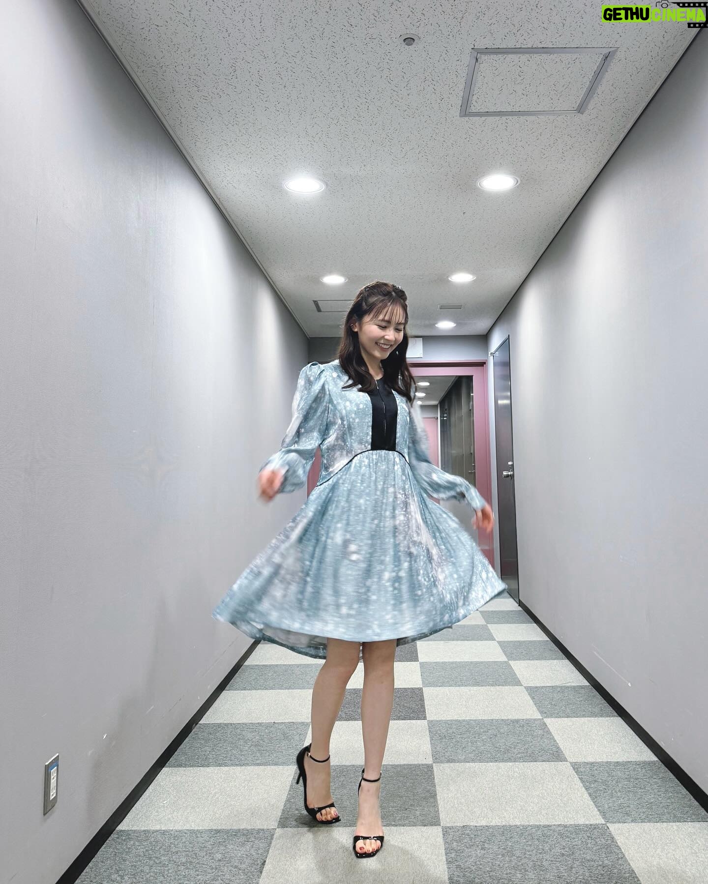 Rinka Kumada Instagram - 1月1日(月)17:00〜放送の、 『バナナサンド』🍌🥪元日4時間SPに出演します〜〜! 新春ドラマ対抗ハモリ我慢ゲームです🎤🎶 日曜劇場チームとして、ハモリ我慢挑戦しました!! テレビで歌うのは初めてだったので、かなりかなりかなり緊張してます、、、 温かい目でみていただけると嬉しいです😣🙏 ぜひお正月にご覧ください🌼 #TBS #バナナサンド #ハモリ我慢 #日曜劇場 #さよならマエストロ #りんか丈