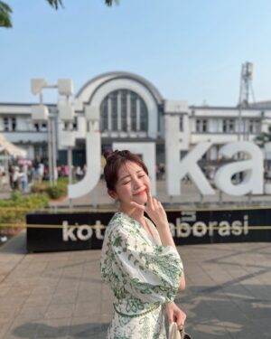 Rinka Kumada Instagram - ANAさんの新企画「ANAぷち散歩」にて、
インドネシア ジャカルタへ行って来ました〜！🇮🇩
東南アジア4カ国目！！
美味しいご飯に、世界で3番目に大きいモスクなど、、
私が行きたいところに自由にお散歩しています🕊️
とっても楽しかった〜！！
ANA【公式】BLUE SKY NEWSのYouTubeで、旅行の動画がみられます♡
ぜひご覧くださいね！
#ANA #ANAぷち散歩 #インドネシア #ジャカルタ #Indonesia #jakarta #りんくま旅行記