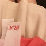 Rinka Kumada Instagram - 大大大好きなPATOU🥹🫶🏻 PATOU “the atelier” へ行ってきました！ ボリュームブラウスに合わせるリボンを好きなカラーにできたり、イニシャル刺繍を入れられるサービスを体験してきたよ🕊️ とても悩んだけど、、春夏らしく華やかなピンクと白リボンに🩷 5月7日(火)まで開催中なので、GWお出掛けの予定がある方はぜひ🌼 #patou #patouatelier #パトゥ #パトゥアトリエ