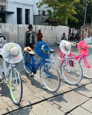 Rinka Kumada Instagram - ANAさんの新企画「ANAぷち散歩」にて、
インドネシア ジャカルタへ行って来ました〜！🇮🇩
東南アジア4カ国目！！
美味しいご飯に、世界で3番目に大きいモスクなど、、
私が行きたいところに自由にお散歩しています🕊️
とっても楽しかった〜！！
ANA【公式】BLUE SKY NEWSのYouTubeで、旅行の動画がみられます♡
ぜひご覧くださいね！
#ANA #ANAぷち散歩 #インドネシア #ジャカルタ #Indonesia #jakarta #りんくま旅行記