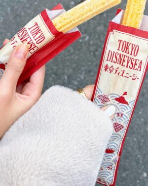Rinka Kumada Instagram - クリスマスディズニー🎄❄️
かほちゃんと1年ぶりに♡
チョコレートチュロスも食べたかった〜〜！！