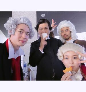 Rinka Kumada Instagram - さよならマエストロ第7話、
21:00から放送です🎶
誕生日だったので、現場でケーキをいただきました😭✨
ケーキのイラストは助監督さんが描いてくださっていて、ティンパニが再現されていて感動しちゃいました🥹
しかも菜々ヘアー忠実！！笑
コスプレのオフショットは、
左からベートーヴェン先生モーツァルト先生ロッシーニ先生バッハ先生🎶
#先生つけないとマエストロに怒られる　！
#TBS #日曜劇場 #さよならマエストロ