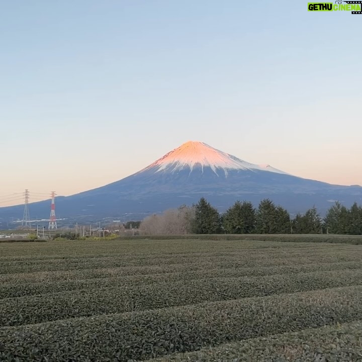 Rinka Kumada Instagram - このあと21:00から、さよならマエストロ第4話🕊️ ロケの時に、こんなに素敵な景色を見ることができました🗻🤍 綺麗すぎていつもたくさん写真を撮っちゃいます🤳 日によって富士山の見え方が違うのも楽しい!! 鬼タイジのロケ中には、ダブルレインボーも🌈 いいことありそう🥰 #TBS #日曜劇場 #さよならマエストロ #THE鬼タイジ
