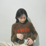 Rinka Kumada Instagram - ニットにキラキラが気分✨ お花も一緒に、ありがとうございます♡ Thanks a lot FENDI
