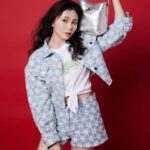 Rinka Kumada Instagram - 春夏の洋服に合わせたい、可愛いバッグ🤍 夏はシルバーの「ロゾ」バッグできらきらに過ごしたいな✨ #LongchampSS24 #LongchampUniversity #ロンシャン.