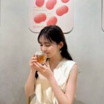 Rinka Kumada Instagram - 十六茶 presents 「16CHA FOR YOU」🌿 自分だけの十六茶が作れるイベントに行ってきたよ🕊 十六茶に入っている16種類の素材や香り、味わいを感じながら、好きなブレンド茶を作れるんだって〜！ 私は、とうもろこし、たんぽぽの根、あわ、小豆、ゆずの皮をブレンド。♡ いつもとは違う、十六茶が完成したよ！ ホットとアイスで味が変わるのも面白かった😊 5月27日(月)まで神宮前COURT Cで開催中です！ぜひいってみてね！ #16chaforyou #十六茶 #PR