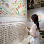 Rinka Kumada Instagram - 十六茶 presents 「16CHA FOR YOU」🌿 自分だけの十六茶が作れるイベントに行ってきたよ🕊 十六茶に入っている16種類の素材や香り、味わいを感じながら、好きなブレンド茶を作れるんだって〜！ 私は、とうもろこし、たんぽぽの根、あわ、小豆、ゆずの皮をブレンド。♡ いつもとは違う、十六茶が完成したよ！ ホットとアイスで味が変わるのも面白かった😊 5月27日(月)まで神宮前COURT Cで開催中です！ぜひいってみてね！ #16chaforyou #十六茶 #PR