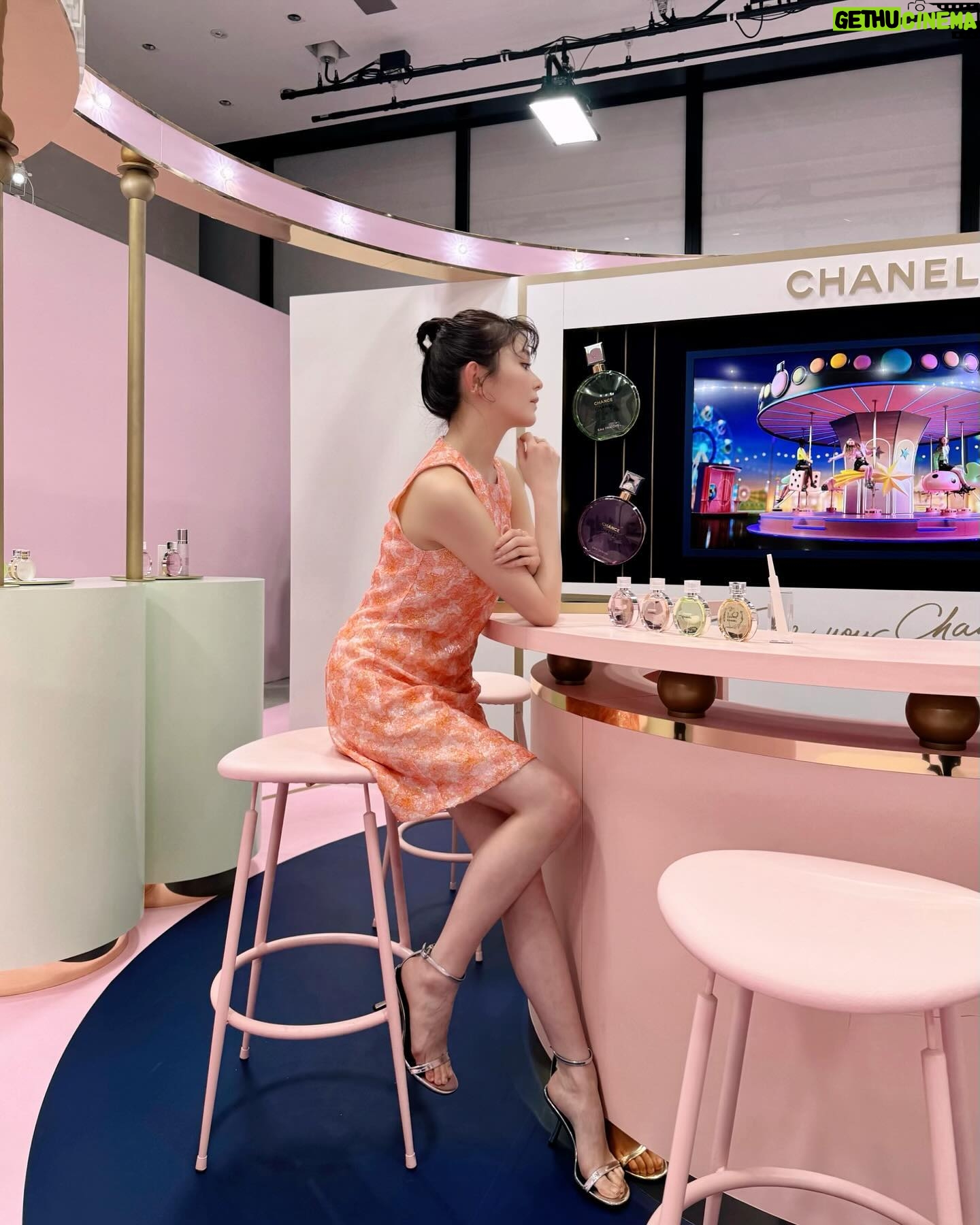 Rinka Kumada Instagram - シャネルの「CHANCE イベント」🕊️ 今の私の気分にぴったりだったのは、チャンス オー ヴィーヴでした🧡 この日のワンピにもぴったり🍊 #PR #CHANEL #CHANCE #CHANELFRAGRANCE #シャネル @CHANEL.BEAUTY