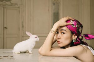 Rinko Kikuchi Instagram - 🐇 is not Bunzo.

@eclat.magazine 

エクラ7•8月合併号

「24時間、私を輝かせるジュエリーと」に出演させていただいています。

photo @mitsuo_okamoto 
styling @jewelryconcierge_m 
makeup @naomi_t_dakuzaku 
hair #shingoshibata

#éclat 
#菊地凛子
#久しぶりのウサギ
#ＢＵＮＺＯじゃないよ