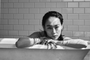 Rinko Kikuchi Instagram - 🐇 is not Bunzo.

@eclat.magazine 

エクラ7•8月合併号

「24時間、私を輝かせるジュエリーと」に出演させていただいています。

photo @mitsuo_okamoto 
styling @jewelryconcierge_m 
makeup @naomi_t_dakuzaku 
hair #shingoshibata

#éclat 
#菊地凛子
#久しぶりのウサギ
#ＢＵＮＺＯじゃないよ