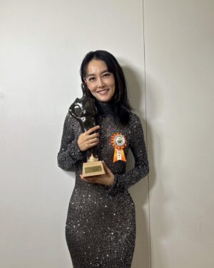 Rinko Kikuchi Instagram - 昨日、TAMA映画賞、最優秀主演女優賞に選んで頂き、本当にありがとうございました！！

まだ「#658km、陽子の旅」を上映している映画館があります！良かったらご覧ください！

#TAMA映画賞
#陽子の旅
#658km陽子の旅
