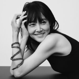 Rinko Kikuchi Instagram - 🖤🤍

@escapers_online 

Stylist: @jewelryconcierge_m 
Photography:@mitsuo_okamoto 
Hair: @kenshinasano 
Makeup: @asamitaguchimua