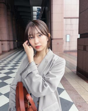 Riria Kojima Instagram - 🐒🩵🌧️

鰻食べた日~
.
.
山葵ってなんであんなに美味しいんだろうね。

「あったらあっただけつけたいくらい好き。」
とか言って大量につけてたら鼻にきて。

「あれ嘘かも」
ってなった日。