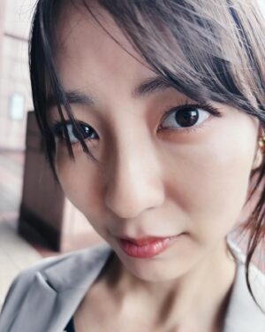 Riria Kojima Instagram - 🐒🩵🌧️

鰻食べた日~
.
.
山葵ってなんであんなに美味しいんだろうね。

「あったらあっただけつけたいくらい好き。」
とか言って大量につけてたら鼻にきて。

「あれ嘘かも」
ってなった日。