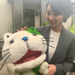 Ririka Instagram - ポラス企業CM「正しく査定できる理由篇」に出演しています。﻿
﻿
可愛いポラ猫と楽しい撮影でした🐱﻿
﻿
是非ご覧ください。﻿
﻿
#ポラス
#ポラ猫
#里々佳