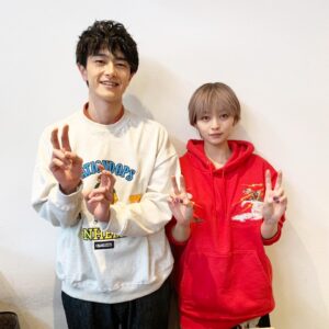 Ririka Instagram - 本日0時40分〜
テレビ東京で「理想のオトコ」第2話放送です

本日も神田ふみペアはせっせと働いております。

写真は神田役の　#岩上隼也　君と📷

#理想のオトコ
#里々佳