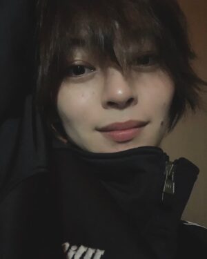 Ririka Instagram - インスタライブありがとうございました！
話が逸れに逸れましたがなんとか、曲の話できました！
(犠牲になったアフロくんごめん笑)

みんな！！"あれ"よろしくね☺️

#のらくら　　22時にフル公開しますー！😇