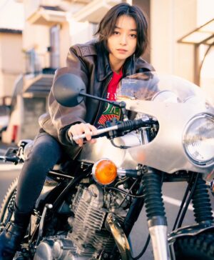 Ririka Instagram - 映画『先生！口裂け女です！』
監督　#ナカモトユウ
2023年7月7日公開
⁡
ミカミカオリ役で出演しております。
こだわりのカッケーバイクが愛車の姉ちゃんです。
⁡
七夕に公開です。よろしくお願いします😎
#先生口裂け女です