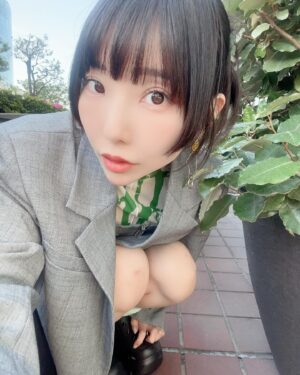 Risa Aizawa Instagram - もうちょいカチモリヘア練習しないとな感じ。笑
ツンツンしなかったの🤔

#springfashion #spring #sly #ジャケットコーデ #韓国メイク #カチモリヘア #hairfashion #ヘアアレンジ #까치머리 #idol #アイドルメイク #でんぱ組 #fashion #maisonspecial