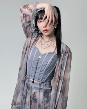 Risa Aizawa Instagram - 💜🫧

動画見てくれてありがとう〜！
コメントも嬉しいです☺️💕

https://youtu.be/p86AhMchkMs?feature=shared

まだ観れてない人も、LAVILITHの
ゴーストルール👻聞いてみてね👆

でんぱ組東名阪ツアーまで1週間を切りまして、、、
そわそわしています、、、🙀

#LAVILITH #dempagumi #でんぱ組 #gothic #gothgirl