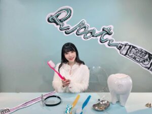 Risa Aizawa Instagram - @qpot_official さんの展示会へ行ってきたよ〜💖

新作のアクセサリーも💍
Cafeのメニューも毎回、、、天才的に可愛い、、、🤍💚🩵🤎🩷

ミントはチョコミント味💚
グレーはセサミ味🩶

中にサクサクのチョコが隠れてて最後までワクワクしちゃうスイーツでした🍰

カフェメニューは期間限定で移り変わるのでお見逃しなく〜✨

展示会で色々と目移りしながらも！
夏に届くクリアグミテディベアのピアスをオーダーしたので、夏を生き抜くぞ！という気持ちになれました🐻‍❄️

#qpot #qpotcafe #kawaii #sweets #makeup #cake #ドラえもん #藤子F不二雄 #女子会 #東京カフェ #女子会コーデ #tokyocafe #スイーツ巡り #cafe