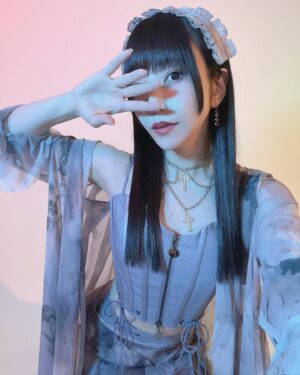 Risa Aizawa Instagram - ❄️🪼🦋🪻🩵

@lavilith_official 

#makeup #spring #lavilith #dempagumi #japan #idol 
#neoimthic #gothicstyle #gothic #fashion