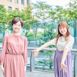 Risa Ozaki Instagram - 夏休みから戻ってきました！

遅ればせながら、10月からバゲットファミリーに加わった、小髙茉緒アナ🌼ショートが凛々しく、眩しい！！

そして10月といえばハロウィーン、かぼちゃ…ということで、食べずに、被りました🎃笑
照れているように見せかけて、ノリノリです。
（with平松）

4年目を迎えたバゲットもよろしくお願い致します！！
.

#小髙茉緒　アナ
#爽やかショートガール🌿
#早いことにバゲットも4年目
#皆さまありがとうございます✨