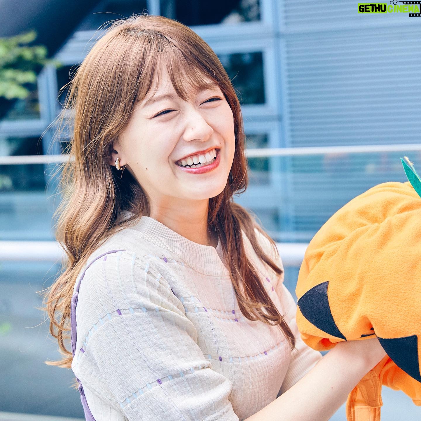 Risa Ozaki - 12.4K Likes - 夏休みから戻ってきました!
遅ればせながら、10月からバゲットファミリーに加わった、小髙茉緒アナ🌼ショートが凛々しく、眩しい!!
そして10月といえばハロウィーン、かぼちゃ…ということで、食べずに、被りました🎃笑
照れているように見せかけて、ノリノリです。
(with平松)
4年目を迎えたバゲットもよろしくお願い致します!!
.
#小髙茉緒 アナ
#爽やかショートガール🌿
#早いことにバゲットも4年目
#皆さまありがとうございます✨
