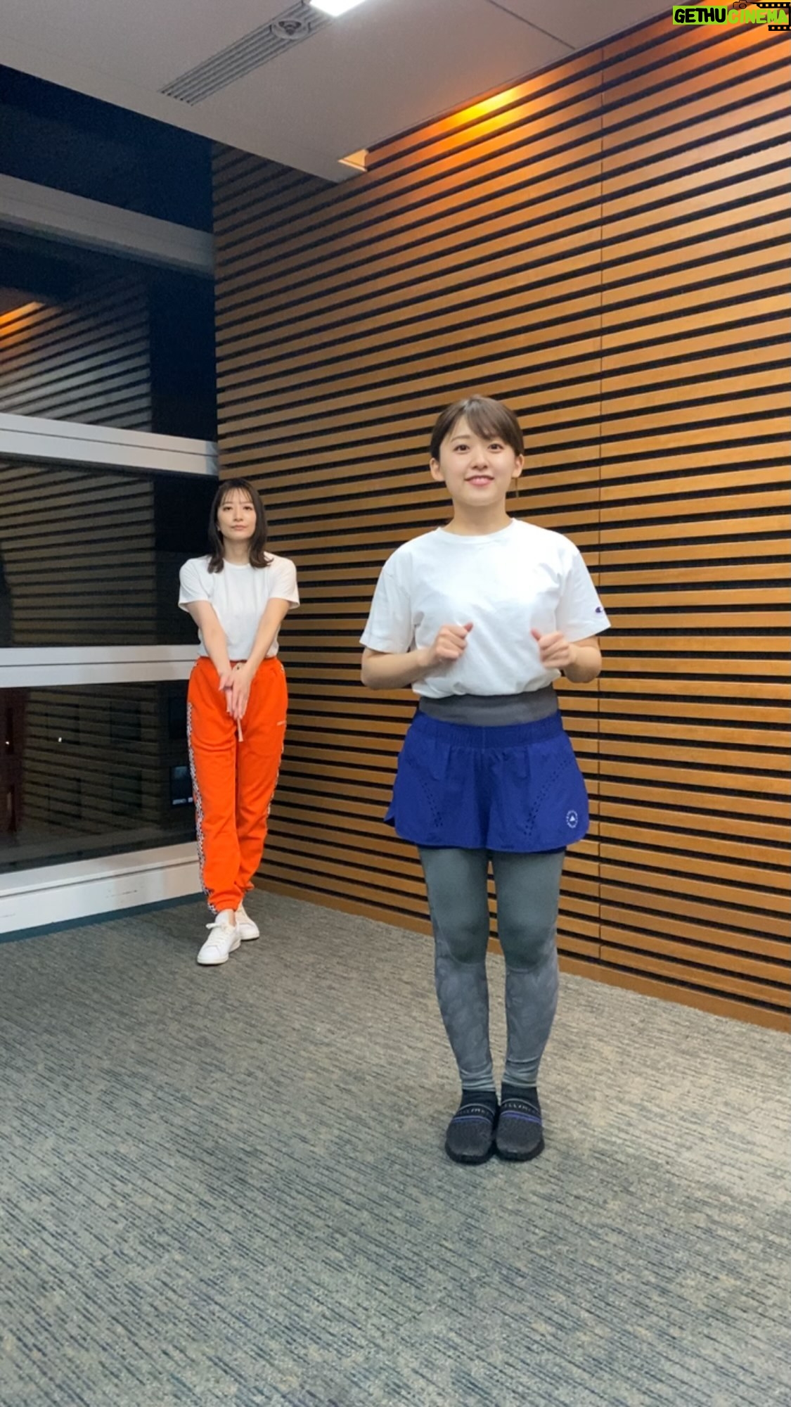 Risa Ozaki - 17.3K Likes - 【ダンス編】※音が出ます♪
ルナルナ・・
というダンスをSNSでよく見かけていたので、我々もやってみました🕺
.
#結果はご覧のとおりです
#2ヶ月前に撮影してやっと投稿する勇気を出した
#服装はやる気満々💪
#うん
#バゲットトレーニングクラブがんばろう😂笑
#笹崎尾崎のやってみた動画