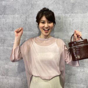 Risa Ozaki Instagram - ヒルナンデス
コーデバトルご覧頂き
ありがとうございました！

ふだん服を選ぶ時は、肌見せしない&二の腕は極力隠すので、今回はかなりの挑戦でした！！🤢

コーデを組んでくれた吉田朱里さんはZIPで一度取材させて頂いたぶりの共演。相変わらずキラキラしていて、すごーく優しい方でした🌼リベンジを誓ったので、またご一緒出来ますように💪
.
#ヒルナンデス
#ピクニックコーデ
#お気づきでしょうか
#忍法
#二の腕隠しの術🥷
#夏本番までにキュッとさせたいですねぇ💪