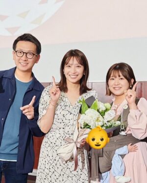 Risa Ozaki Instagram - バゲットが最後の放送ということで、
息子👶と一緒に駆けつけました！

同期の平松とMCを担当し、
笹崎に大切なバトンを渡せたこと。
たくさんのスタッフさんと、細かく打ち合わせしながら、
企画を作っていけたこと。

すべて特別な記憶として、一生忘れないと思います。
ほんとに、ほんとに寂しいなぁ！

今日はたくさんのアナウンス部員にも会えて、背筋も伸び、久しぶりに標準語を使ったような気がします☺️
（でもたぶん訛ってた）

改めて、毅さん笹崎、MCお疲れ様でした！
そしてバゲットを観て下さったみなさん、
ありがとうございました！

.
#バゲット
#4年半ありがとうございました！