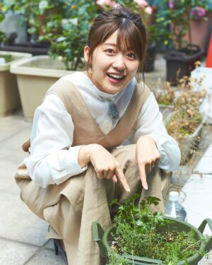 Risa Ozaki Instagram - バゲットガーデン、
なんとなんと・・
コモンタイムのお花がちょこっと咲きつつあります🌸
はぁぁ・・・感動！！
嬉しすぎて、汐留の片隅で絶叫しました笑
よく見たら蕾がたくさんあるので、明日、あさってにはもっと増えているかも・・？！
ちょっとした変化でもこんなに嬉しいものなのですね🌱
.
#バゲットガーデン
#進捗レポート✍️
#ハーブ🌿
#いつかコモンタイムでハーブティー飲みたいですねぇ🫖